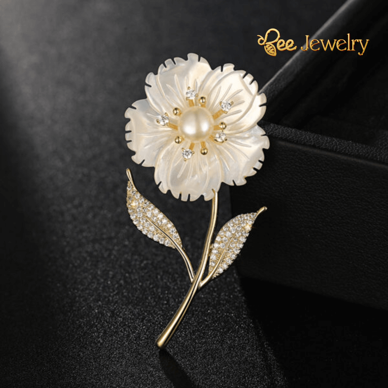 trâm cài áo hoa mai trắng đính ngọc trai