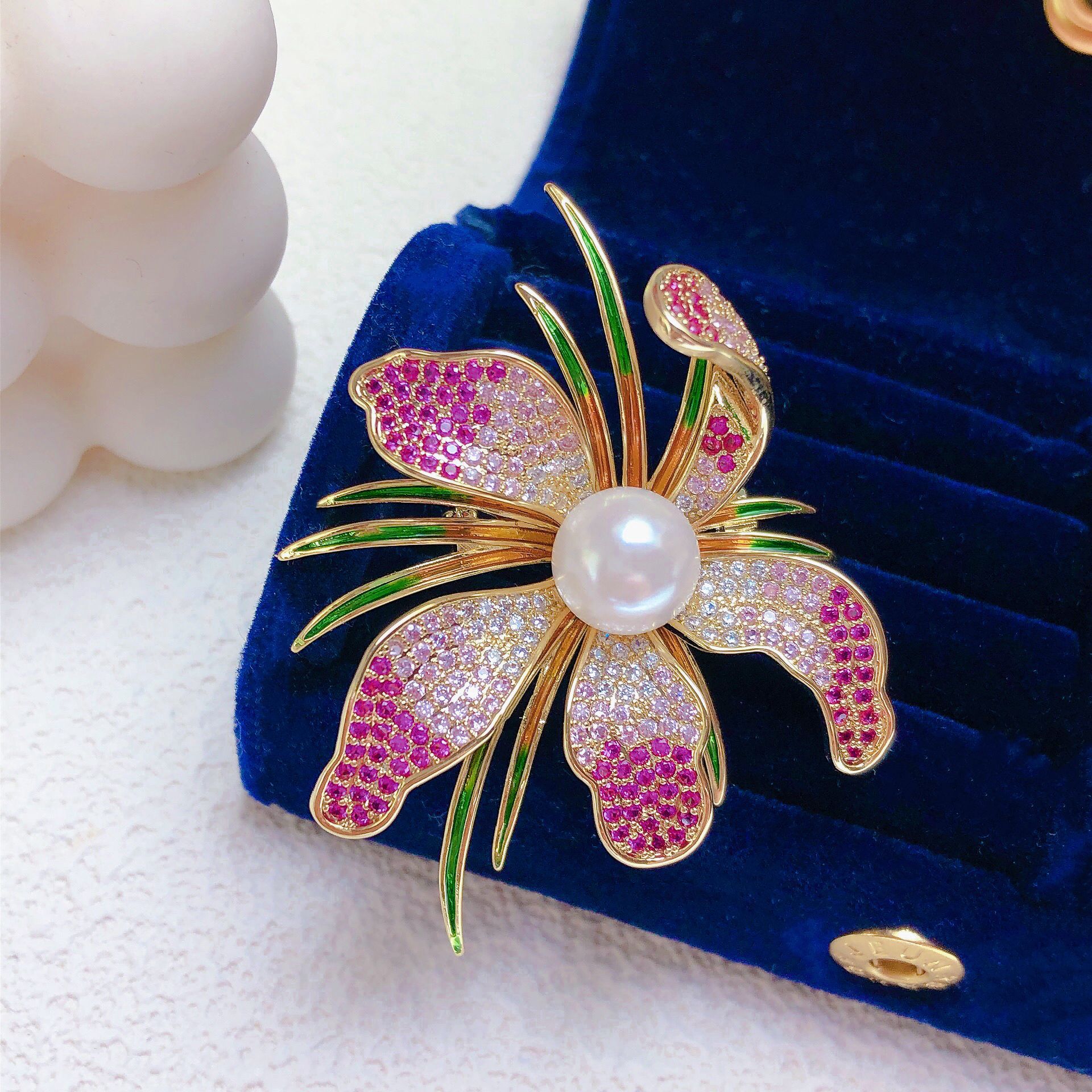 Trâm Cài Áo Hoa Phong Lan Đính Ngọc Trai - Hình ảnh 7