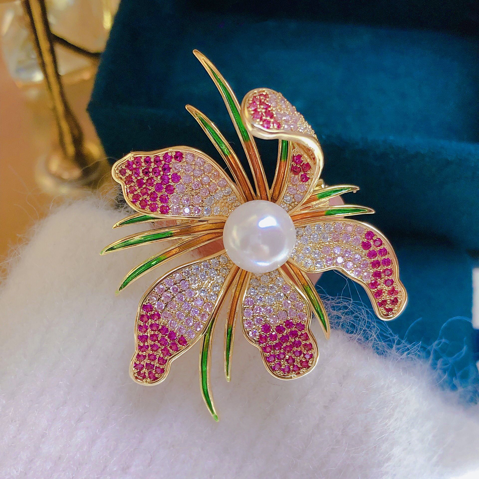 Trâm Cài Áo Hoa Phong Lan Đính Ngọc Trai - Hình ảnh 6