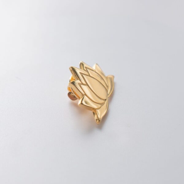 pin cài áo hoa sen