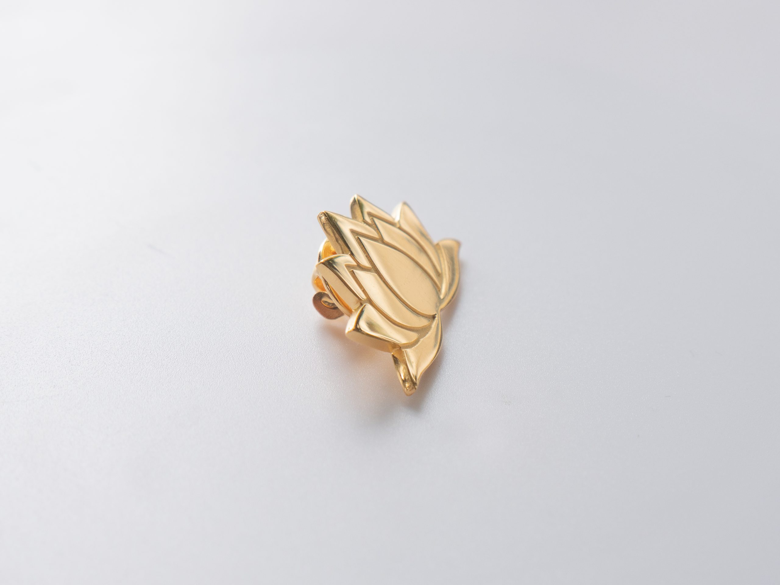 pin cài áo hoa sen