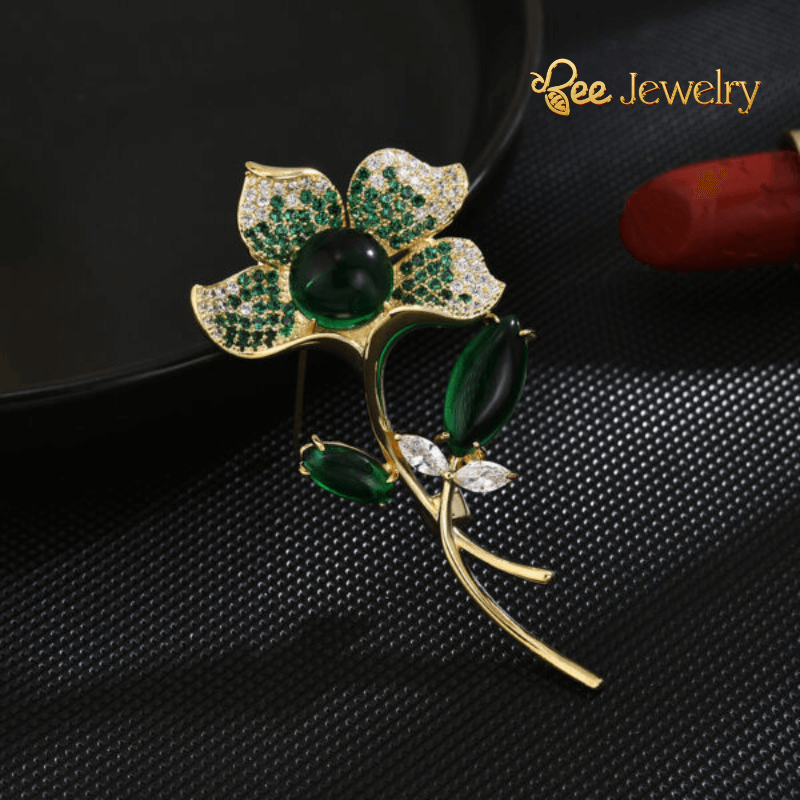 trâm cài áo hoa sen đính ngọc lục bảo cao cấp