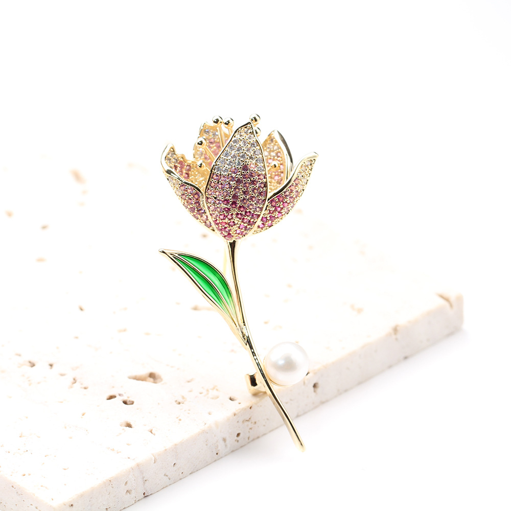 Trâm Cài Áo Hoa Lily Đính Đá Ngọc Trai - Hình ảnh 5