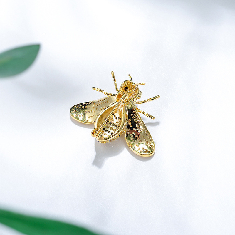 Trâm Cài Áo Con Ong Vàng Đính Ngọc Trai - Hình ảnh 2