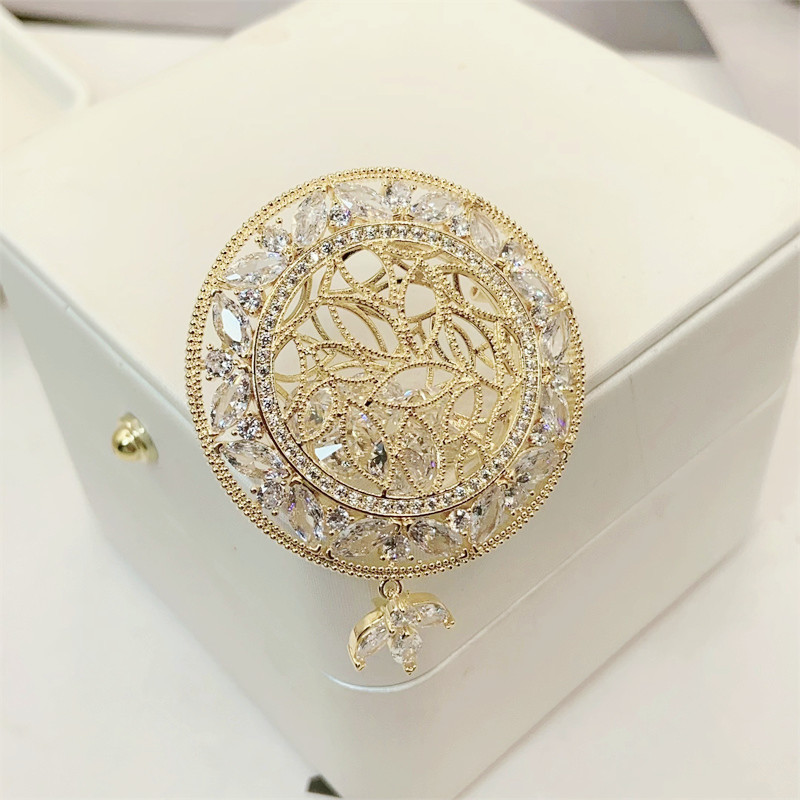 Trâm Cài Áo Đĩa Ren Rỗng Đính Đá Cao Cấp - Hình ảnh 7