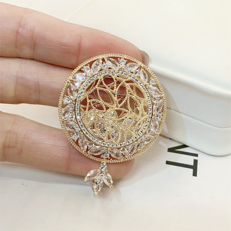 Trâm Cài Áo Đĩa Ren Rỗng Đính Đá Cao Cấp - Hình ảnh 4