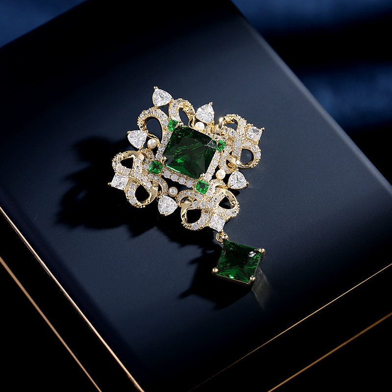 Trâm Cài Áo Ngọc Lục Bảo Cao Cấp - Hình ảnh 2