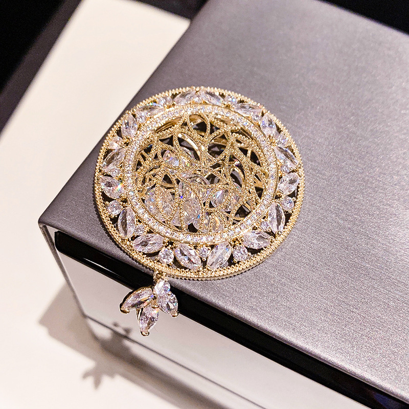 Trâm Cài Áo Đĩa Ren Rỗng Đính Đá Cao Cấp - Hình ảnh 3