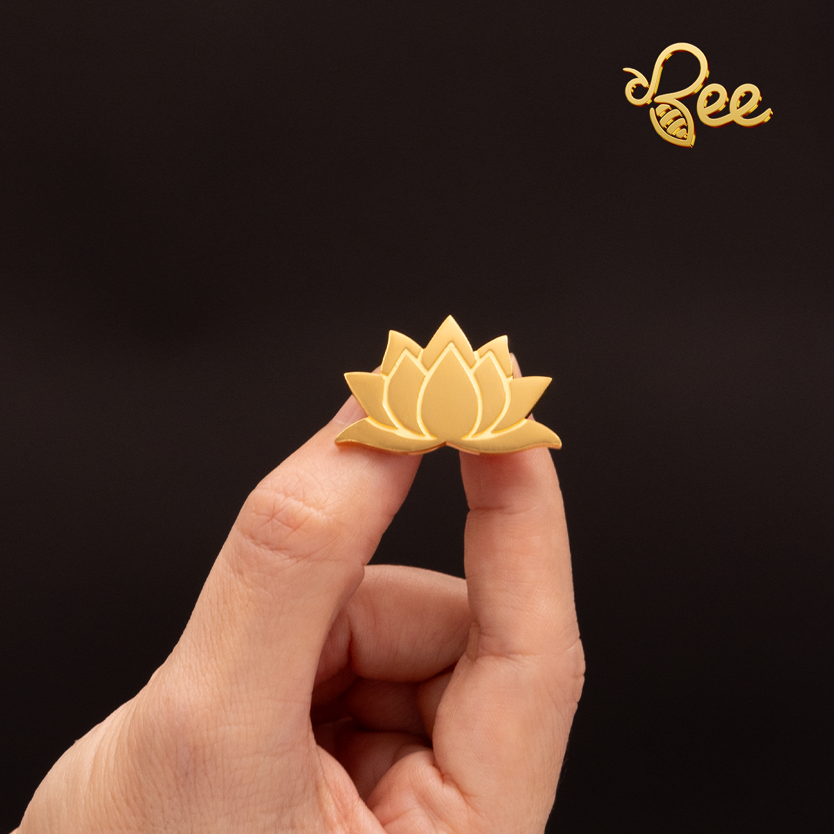 làm huy hiệu mạ vàng