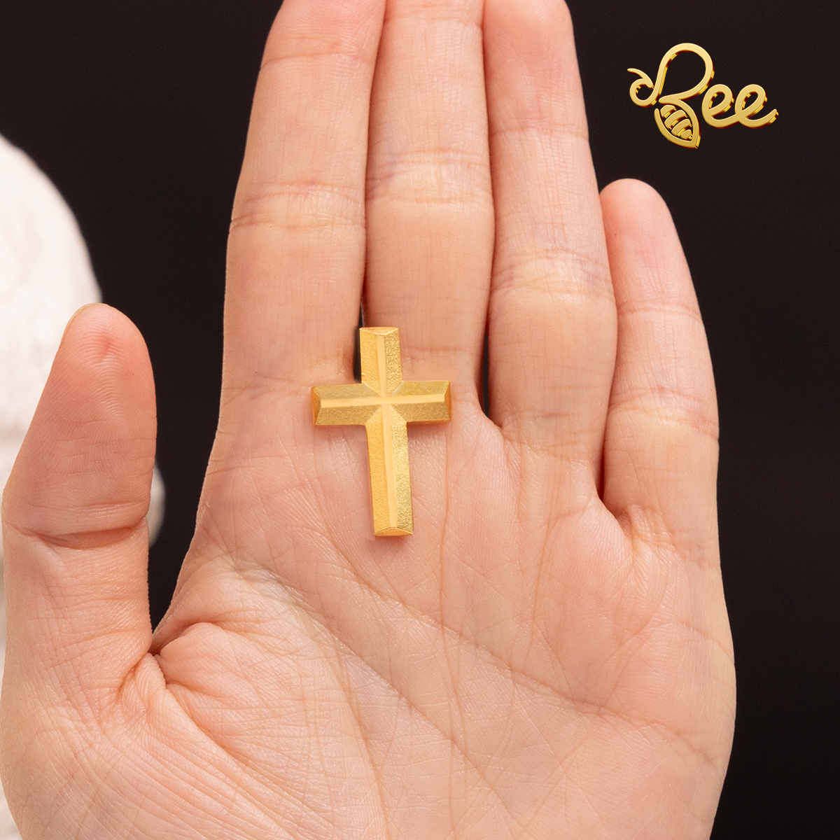 huy hiệu thánh giá mạ vàng