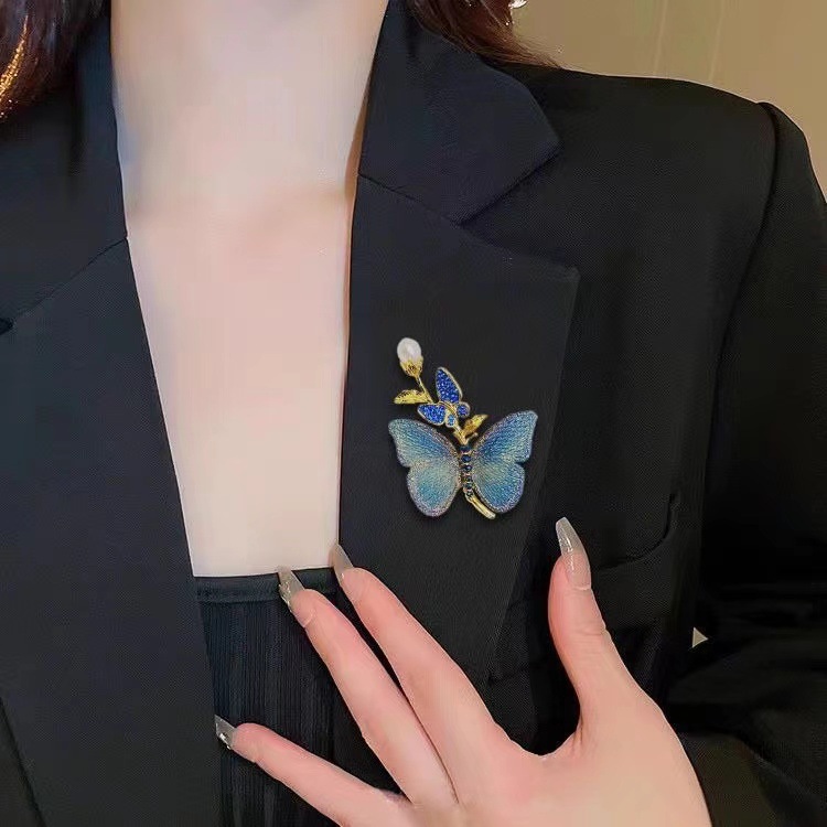 Trâm Cài Áo Bươm Bướm Vải Thêu Xanh Đính Ngọc Trai - Hình ảnh 15