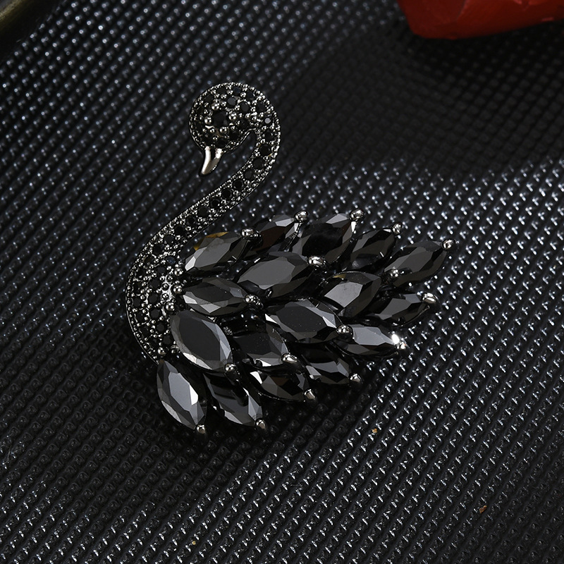 trâm cài áo thiên nga đen