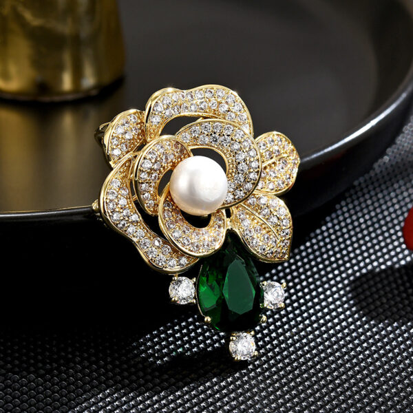 trâm cài áo hoa hồng