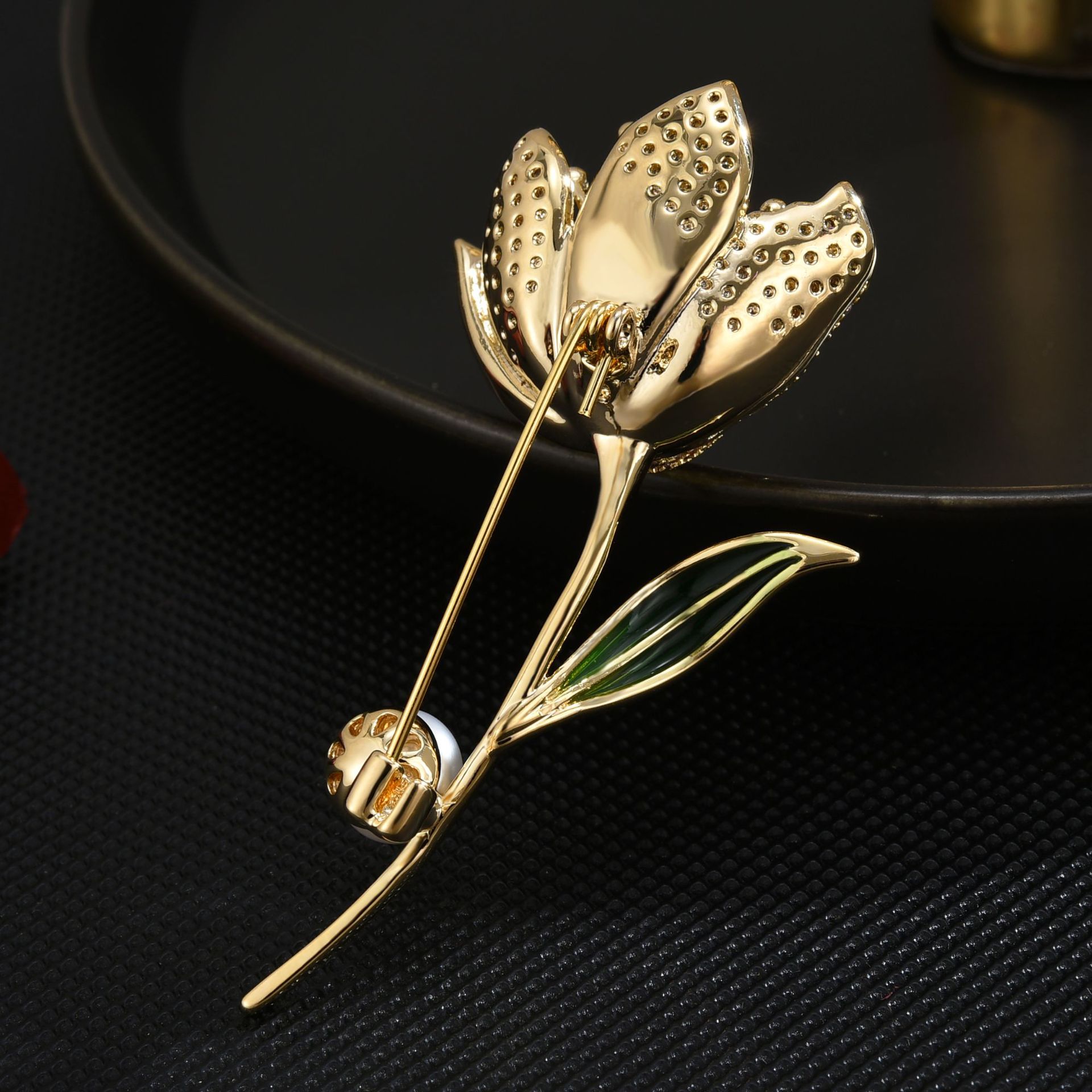 Trâm Cài Áo Hoa Lily Đính Đá Ngọc Trai - Hình ảnh 6