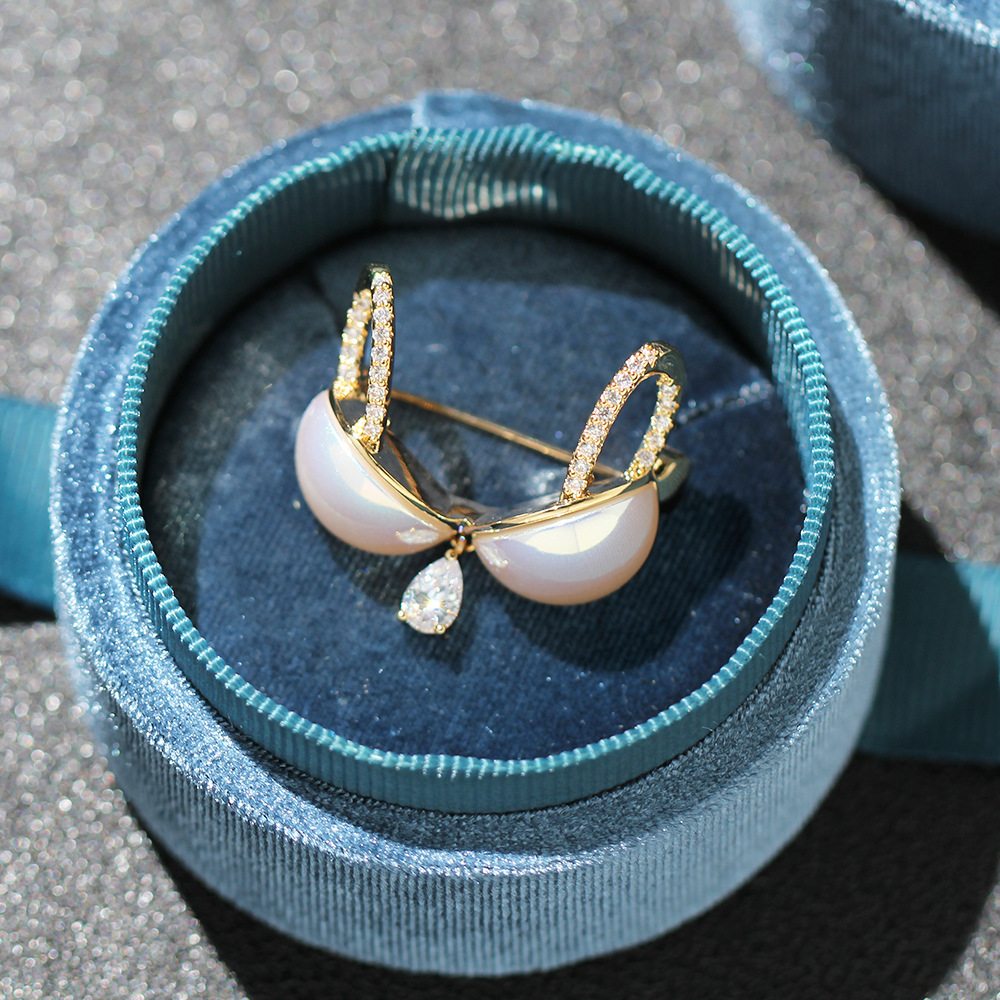 Trâm Cài Áo Hình Áo Tắm Đính Đá - Hình ảnh 4