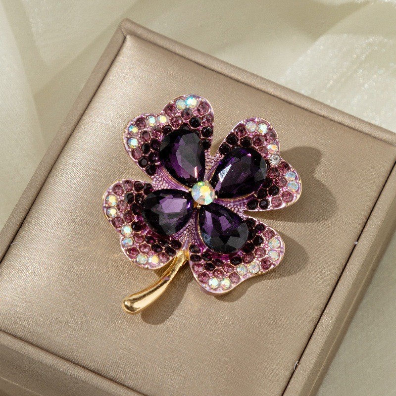 Trâm Cài Áo Cỏ 4 Lá Đính Phale Tím - Hình ảnh 6