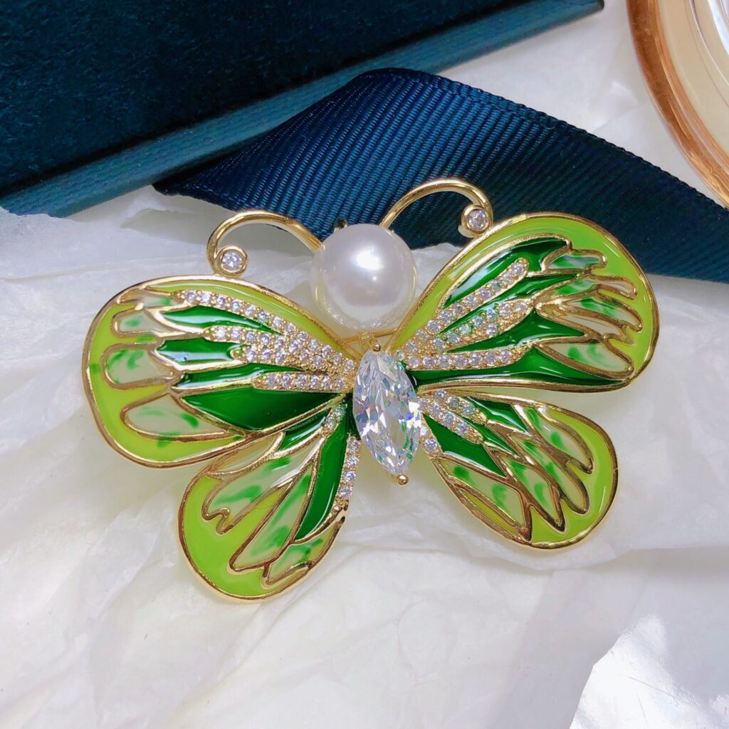 cài áo bươm bướm,