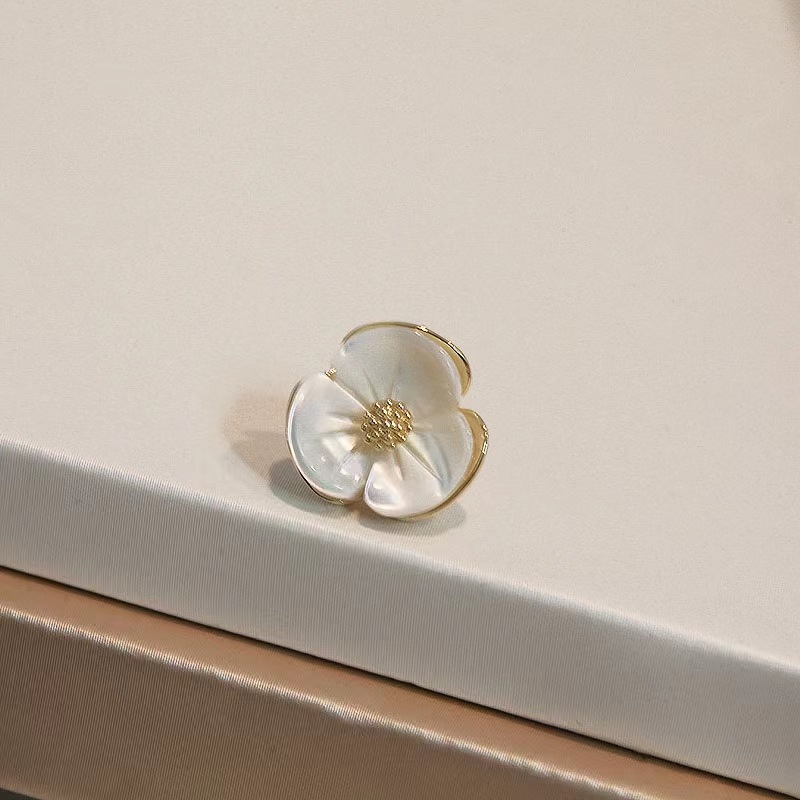 Pin Cài Áo Hoa Mai Trắng - Hình ảnh 5