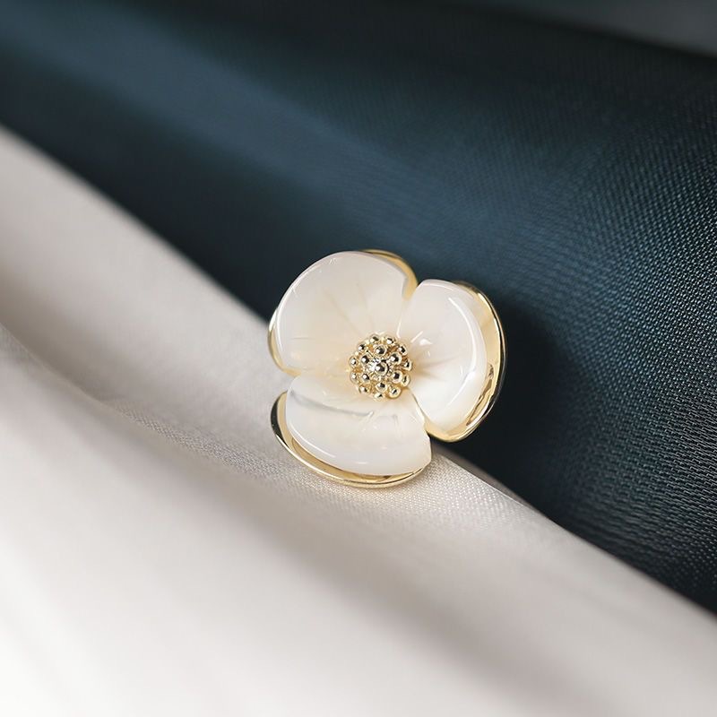 cài áo hoa mai mini thanh lịch