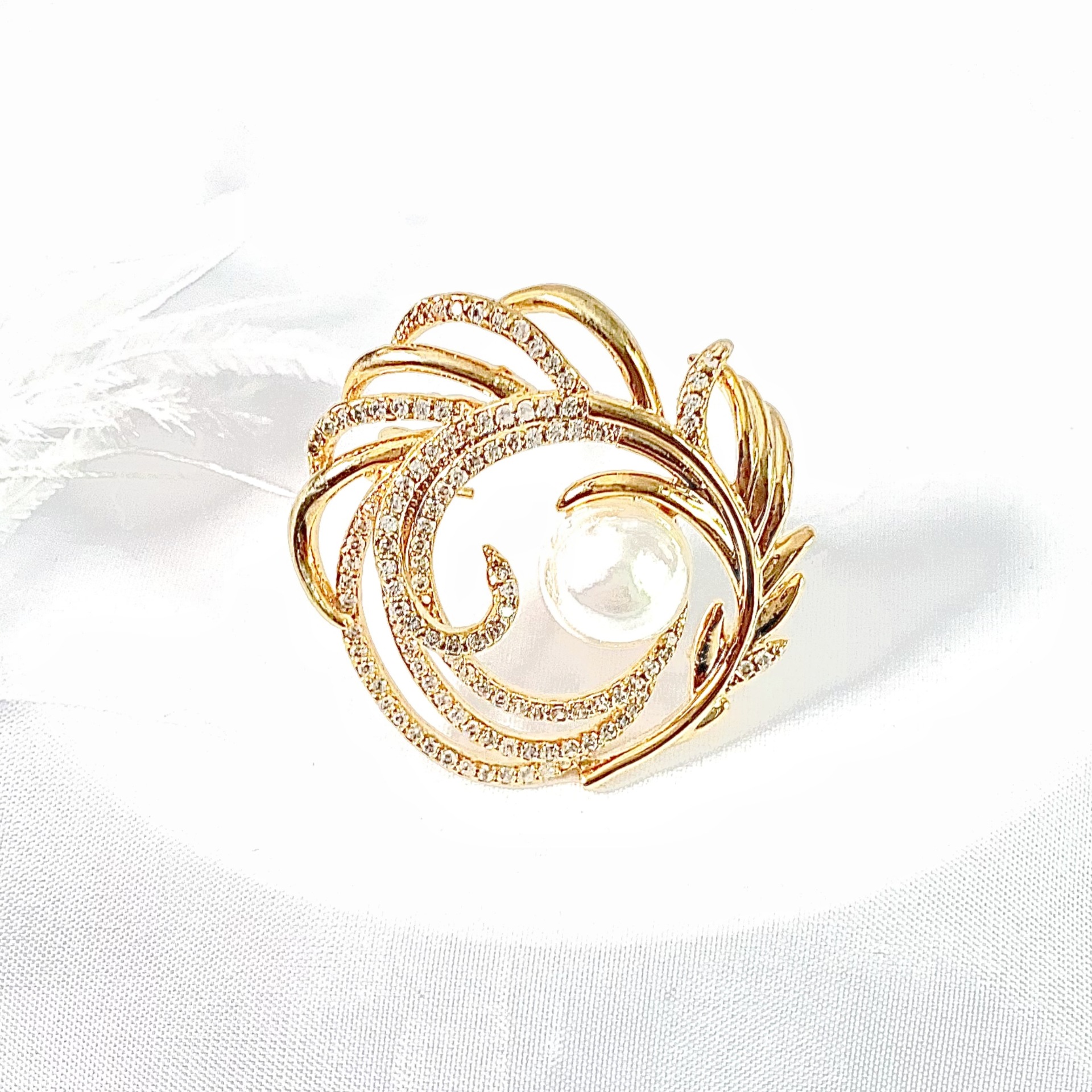 Trâm Cài Áo Vòng Lông Vũ Đính Ngọc Trai - Hình ảnh 5