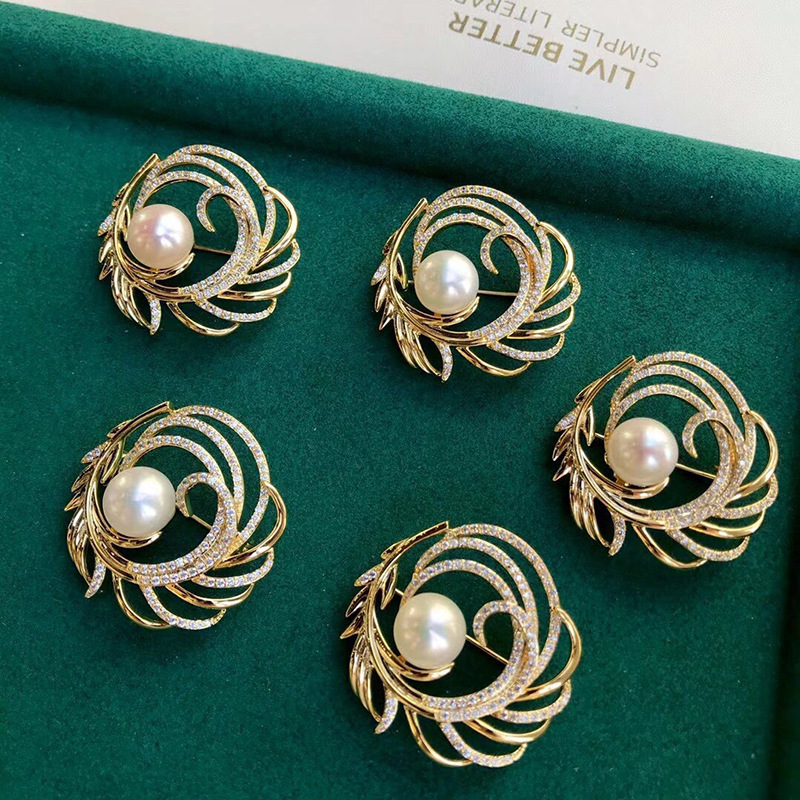 Trâm Cài Áo Vòng Lông Vũ Đính Ngọc Trai - Hình ảnh 4