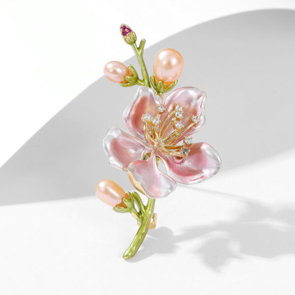 cài áo hoa mộc lan hồng