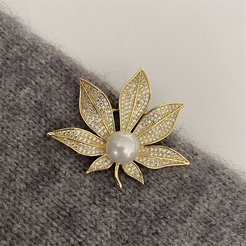 Trâm Cài Áo Chiếc Lá Đính Ngọc Trai - Hình ảnh 2