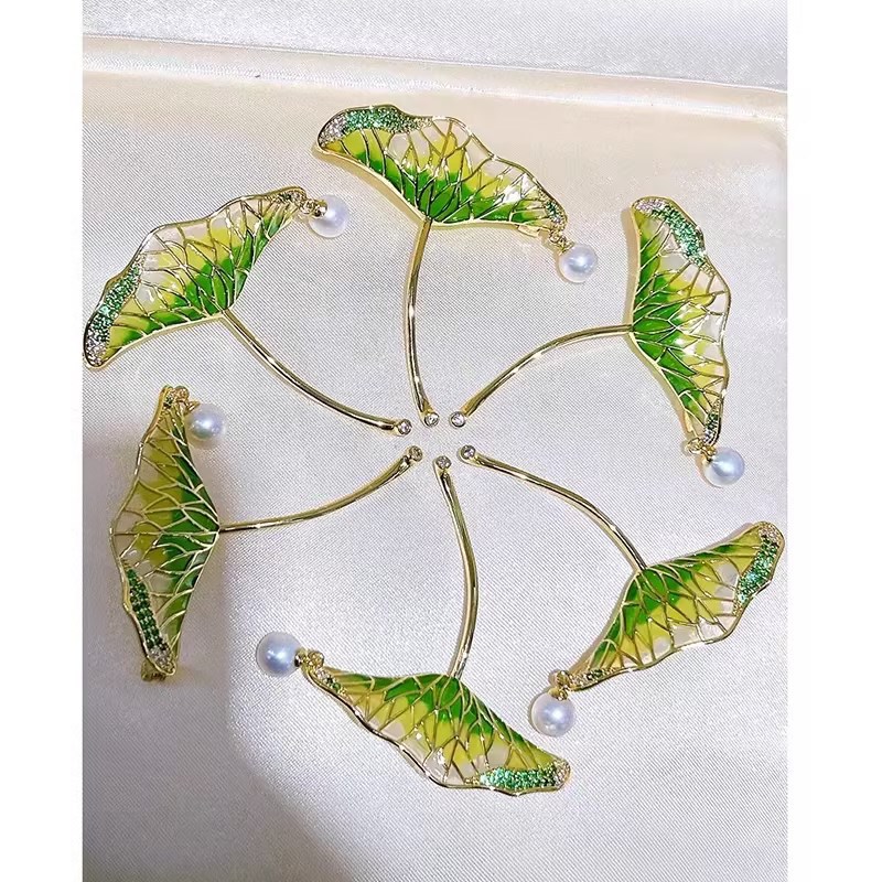 Trâm Cài Áo Lá Sen Xanh Đính Ngọc Trai - Hình ảnh 2