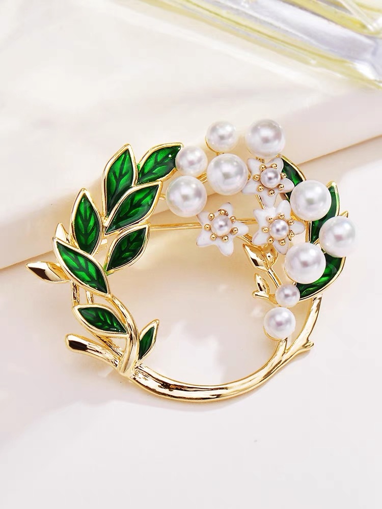 cài áo vest vòng lá nguyệt quế