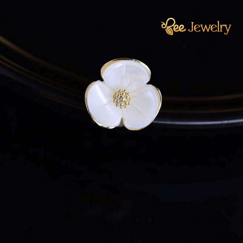 Pin Cài Áo Hoa Mai Trắng