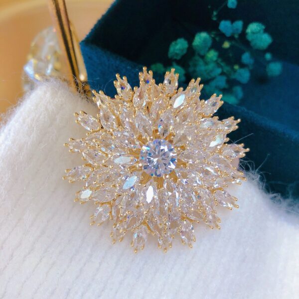 cài áo vest bông hoa tuyết đính phale