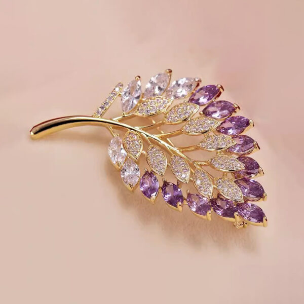 cài áo lá phong-cài áo vest nữ