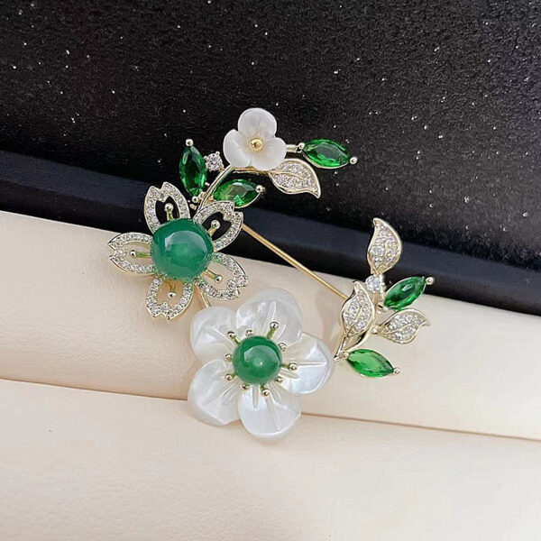 trâm cài áo vest nữ hình vòng hoa