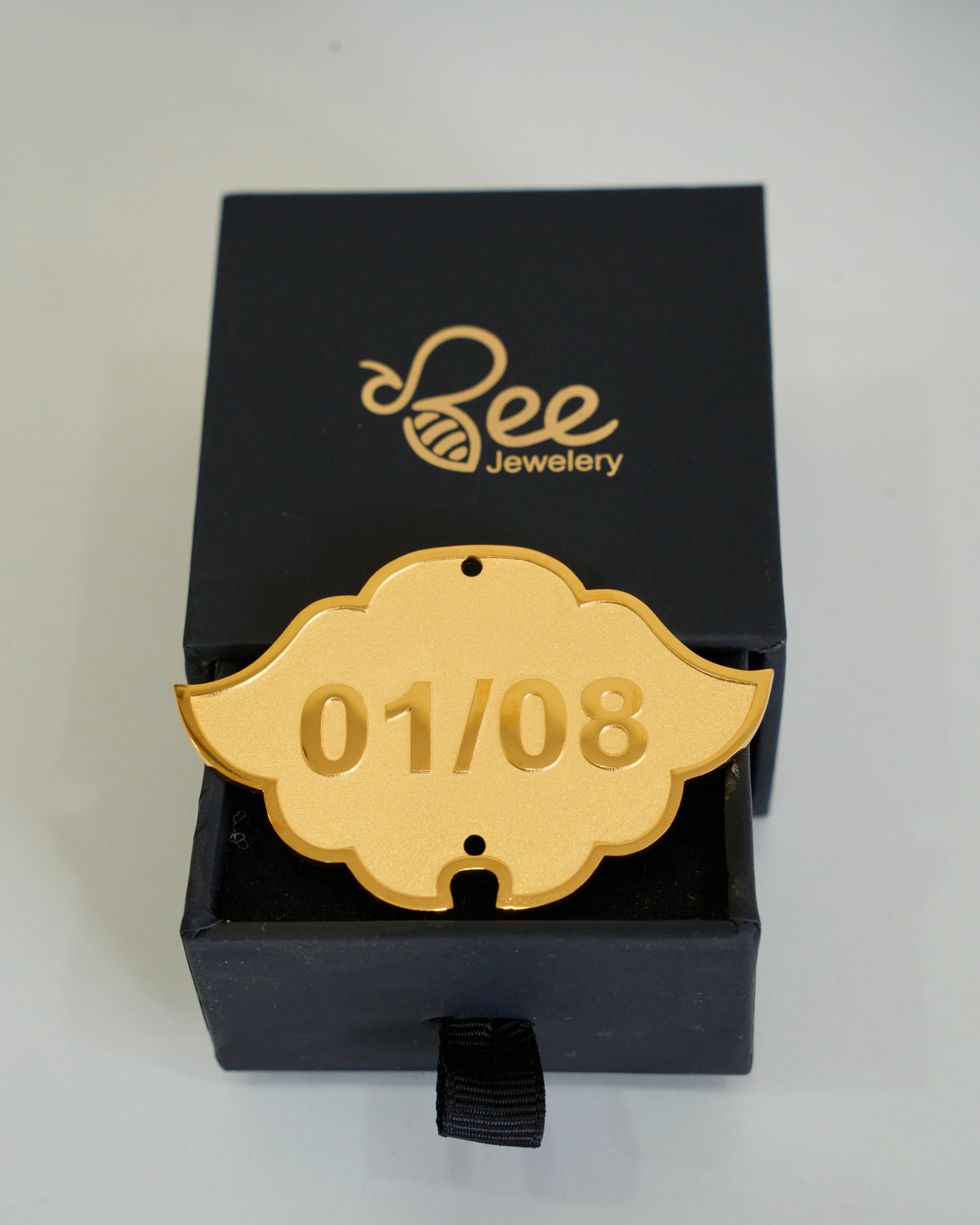 huy hiệu mạ vàng