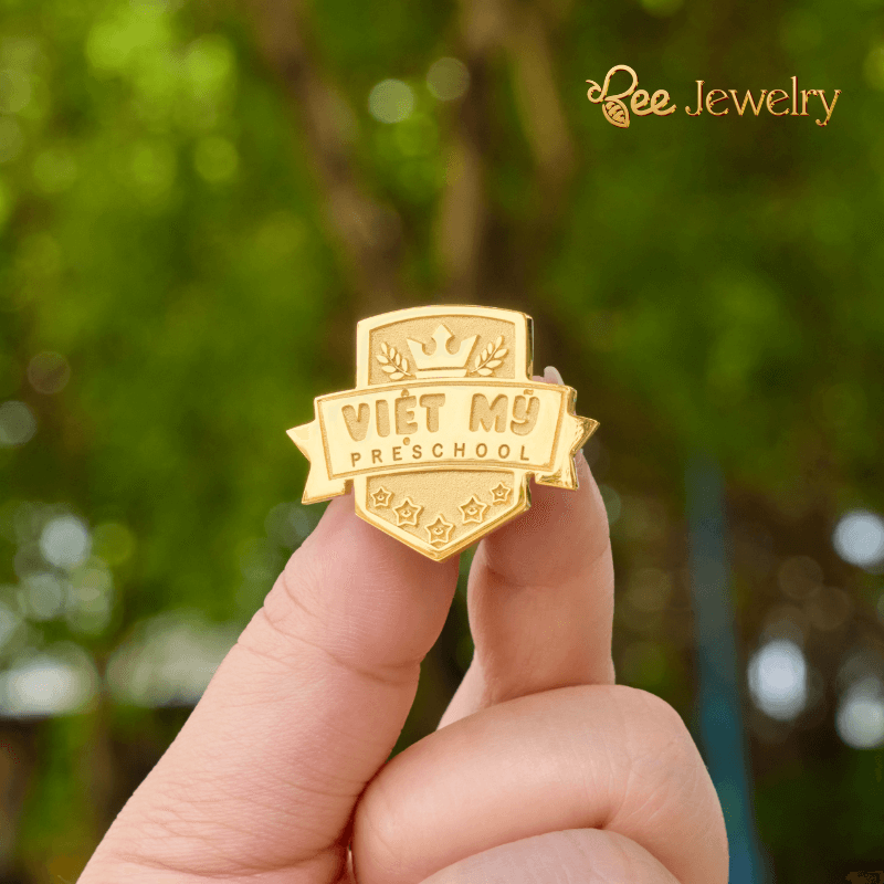 Mẫu gia công huy hiệu công ty mạ vàng 24K